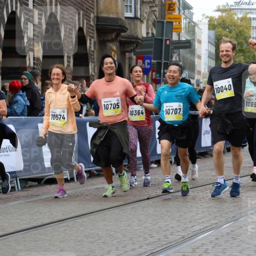 05.10.2025 - 20. swb-Marathon Bremen Strokosch-Dieckow http://msf.ph/oto/9278261 05.10.2025 11:13:40 Ziel 9242, 9899, 10040, 10364, 10433, 10574, 10705, 10707, 10957, 11060, 11068, 11264, 11385 meine-sportfotos.de
