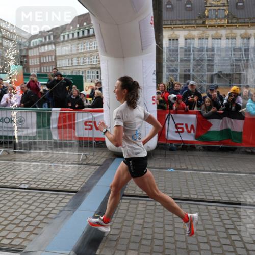 05.10.2025 - 20. swb-Marathon Bremen Yannick Fuchs http://msf.ph/oto/9278262 05.10.2025 12:40:36 Ziel 4 meine-sportfotos.de