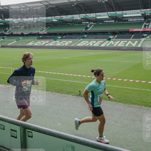 05.10.2025 - 20. swb-Marathon Bremen Michael Burmester http://msf.ph/oto/9278263 05.10.2025 12:58:41 Laufen im Stadion 90, 219, 586, 726, 846, 963, 988, 1229, 1503, 1619, 1716, 2158, 2496, 2648, 2734, 2821, 2893, 2922, 3141, 3252, 3254, 3373, 3467, 3573, 3602, 3615, 3791, 4095, 4113, 4389, 4446, 4522, 4709, 4783, 4967, 5123, 5163, 5214, 5261, 5313, 5584, 5722, 5808, 5878, 5917, 6007, 6113, 6326, 6561, 6624, 6672, 6675, 6676, 6944, 7038, 7185, 7311, 7312, 7813, 7976, 8091, 8113, 8328, 8355, 8379, 8539, 8576, 8972, 9112, 9151, 415, 2234, 2240, 2662, 3977, 4102, 7731 meine-sportfotos.de
