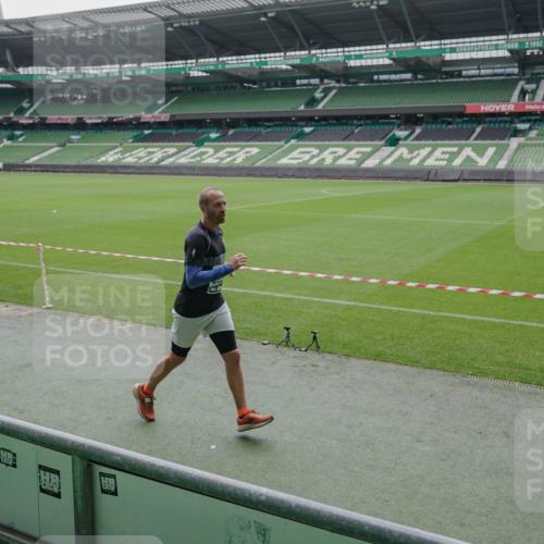 05.10.2025 - 20. swb-Marathon Bremen Michael Burmester http://msf.ph/oto/9278270 05.10.2025 12:58:42 Laufen im Stadion 90, 219, 586, 726, 846, 963, 988, 1229, 1503, 1619, 1716, 2158, 2496, 2648, 2734, 2821, 2893, 2922, 3141, 3252, 3254, 3373, 3467, 3573, 3602, 3615, 3791, 4095, 4113, 4389, 4446, 4522, 4709, 4783, 4909, 4967, 5123, 5163, 5214, 5261, 5313, 5584, 5722, 5808, 5878, 5891, 5917, 6007, 6113, 6326, 6561, 6624, 6672, 6675, 6676, 6944, 7038, 7185, 7311, 7312, 7550, 7813, 7976, 8091, 8113, 8247, 8328, 8355, 8379, 8539, 8576, 8972, 9112, 415, 2234, 2240, 2648, 2662, 4102, 7731 meine-sportfotos.de