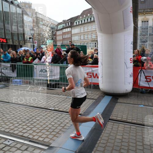 05.10.2025 - 20. swb-Marathon Bremen Yannick Fuchs http://msf.ph/oto/9278276 05.10.2025 12:40:36 Ziel 4 meine-sportfotos.de
