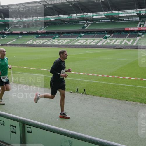 05.10.2025 - 20. swb-Marathon Bremen Michael Burmester http://msf.ph/oto/9278280 05.10.2025 12:58:44 Laufen im Stadion 90, 219, 586, 667, 726, 846, 963, 988, 1229, 1503, 1619, 1716, 2158, 2496, 2734, 2797, 2821, 2893, 2922, 3141, 3252, 3254, 3373, 3467, 3573, 3602, 3615, 3791, 4095, 4113, 4389, 4446, 4522, 4709, 4783, 4909, 4967, 5123, 5163, 5214, 5261, 5313, 5584, 5722, 5808, 5878, 5891, 5917, 6007, 6113, 6326, 6561, 6624, 6672, 6675, 6676, 6882, 6944, 7038, 7169, 7185, 7311, 7312, 7550, 7813, 7976, 8113, 8247, 8328, 8355, 8379, 8539, 8576, 8972, 9112, 415, 2234, 2240, 2648, 2662, 2893, 4102 meine-sportfotos.de