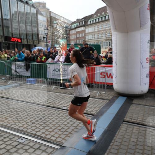 05.10.2025 - 20. swb-Marathon Bremen Yannick Fuchs http://msf.ph/oto/9278286 05.10.2025 12:40:36 Ziel 4 meine-sportfotos.de
