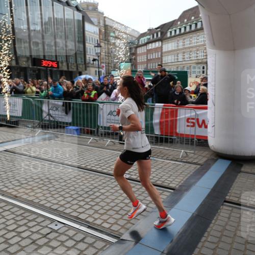 05.10.2025 - 20. swb-Marathon Bremen Yannick Fuchs http://msf.ph/oto/9278302 05.10.2025 12:40:36 Ziel 4 meine-sportfotos.de