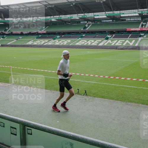 05.10.2025 - 20. swb-Marathon Bremen Michael Burmester http://msf.ph/oto/9278308 05.10.2025 12:58:46 Laufen im Stadion 90, 219, 586, 667, 726, 846, 963, 988, 1229, 1503, 1619, 1716, 2158, 2496, 2734, 2797, 2821, 2922, 3141, 3252, 3254, 3373, 3467, 3573, 3602, 3615, 3791, 4095, 4113, 4389, 4446, 4522, 4709, 4783, 4909, 4967, 5123, 5163, 5214, 5261, 5530, 5584, 5722, 5808, 5878, 5891, 5917, 6007, 6113, 6326, 6561, 6624, 6672, 6675, 6676, 6882, 6944, 7038, 7169, 7185, 7311, 7312, 7550, 7813, 7976, 8247, 8328, 8355, 8379, 8539, 8576, 8972, 9024, 9112, 415, 2240, 2648, 2662, 2893, 4102, 4389, 5313 meine-sportfotos.de