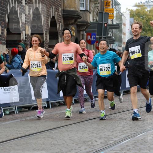 05.10.2025 - 20. swb-Marathon Bremen Strokosch-Dieckow http://msf.ph/oto/9278324 05.10.2025 11:13:40 Ziel 9242, 9899, 10040, 10364, 10433, 10574, 10705, 10707, 10957, 11060, 11068, 11264, 11385 meine-sportfotos.de