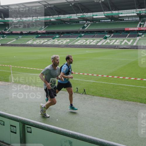 05.10.2025 - 20. swb-Marathon Bremen Michael Burmester http://msf.ph/oto/9278329 05.10.2025 12:58:50 Laufen im Stadion 90, 219, 586, 667, 726, 963, 988, 1229, 1503, 1619, 1716, 1843, 1854, 2496, 2734, 2797, 2821, 2922, 2941, 3141, 3252, 3254, 3373, 3467, 3573, 3602, 3615, 3791, 4095, 4113, 4446, 4522, 4709, 4783, 4827, 4909, 4967, 5123, 5214, 5261, 5530, 5584, 5722, 5808, 5878, 5891, 5917, 6007, 6113, 6561, 6624, 6672, 6675, 6676, 6882, 6944, 7038, 7169, 7185, 7311, 7312, 7550, 7813, 7976, 8247, 8328, 8355, 8379, 8539, 8972, 9024, 9112, 846, 2158, 2648, 2662, 2893, 4102, 4389, 4446, 5313 meine-sportfotos.de