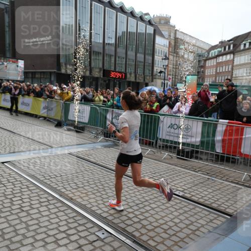 05.10.2025 - 20. swb-Marathon Bremen Yannick Fuchs http://msf.ph/oto/9278330 05.10.2025 12:40:36 Ziel 4 meine-sportfotos.de