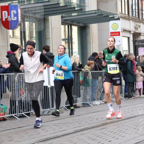 05.10.2025 - 20. swb-Marathon Bremen Strokosch-Dieckow http://msf.ph/oto/9278338 05.10.2025 11:14:56 Ziel 9441, 9643, 9767, 9768, 9959, 10647, 10976, 10984, 11107, 11293, 11635, 9441, 9643, 9767, 9768, 9959, 10647, 10976, 10984, 11107, 11293, 11635 meine-sportfotos.de