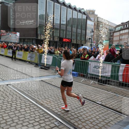 05.10.2025 - 20. swb-Marathon Bremen Yannick Fuchs http://msf.ph/oto/9278340 05.10.2025 12:40:36 Ziel 4 meine-sportfotos.de
