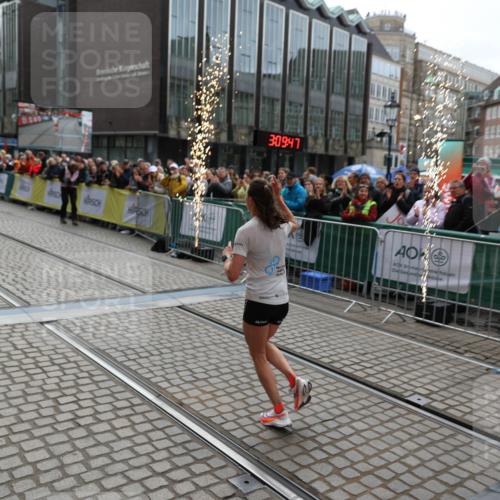 05.10.2025 - 20. swb-Marathon Bremen Yannick Fuchs http://msf.ph/oto/9278349 05.10.2025 12:40:37 Ziel 4 meine-sportfotos.de
