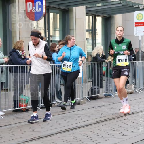 05.10.2025 - 20. swb-Marathon Bremen Strokosch-Dieckow http://msf.ph/oto/9278350 05.10.2025 11:14:56 Ziel 9441, 9643, 9767, 9768, 9959, 10647, 10976, 10984, 11107, 11293, 11635, 9441, 9643, 9767, 9768, 9959, 10647, 10976, 10984, 11107, 11293, 11635 meine-sportfotos.de