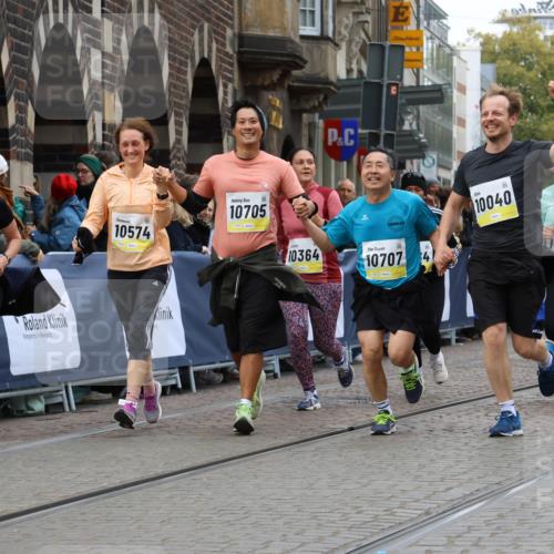 05.10.2025 - 20. swb-Marathon Bremen Strokosch-Dieckow http://msf.ph/oto/9278360 05.10.2025 11:13:40 Ziel 9242, 9899, 10040, 10364, 10433, 10574, 10705, 10707, 10957, 11060, 11068, 11264, 11385 meine-sportfotos.de