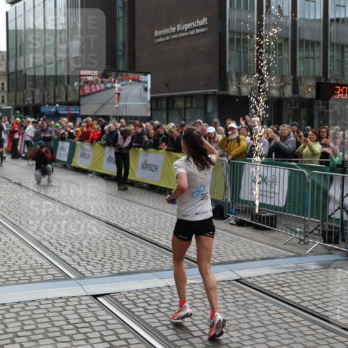 05.10.2025 - 20. swb-Marathon Bremen Yannick Fuchs http://msf.ph/oto/9278361 05.10.2025 12:40:37 Ziel 4 meine-sportfotos.de