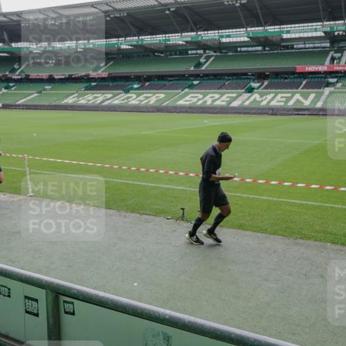 05.10.2025 - 20. swb-Marathon Bremen Michael Burmester http://msf.ph/oto/9278364 05.10.2025 12:58:53 Laufen im Stadion 90, 219, 586, 667, 726, 988, 1229, 1503, 1619, 1716, 1843, 1854, 2496, 2734, 2797, 2821, 2922, 2941, 3141, 3252, 3254, 3467, 3573, 3602, 3615, 3791, 4095, 4113, 4522, 4709, 4783, 4827, 4909, 4967, 5123, 5214, 5261, 5530, 5584, 5722, 5808, 5878, 5891, 5917, 6007, 6113, 6374, 6561, 6624, 6672, 6675, 6676, 6882, 6944, 7038, 7169, 7185, 7262, 7311, 7312, 7550, 7813, 7976, 8214, 8247, 8328, 8355, 8379, 8539, 8972, 9024, 9112, 846, 2158, 2648, 2893, 4389, 4446, 5313 meine-sportfotos.de