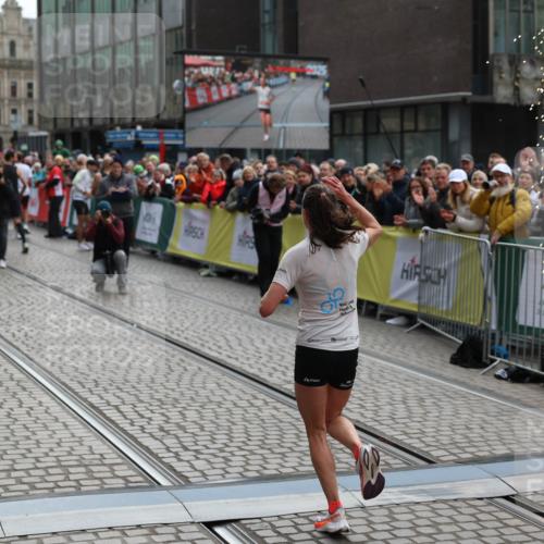 05.10.2025 - 20. swb-Marathon Bremen Yannick Fuchs http://msf.ph/oto/9278382 05.10.2025 12:40:37 Ziel 4 meine-sportfotos.de