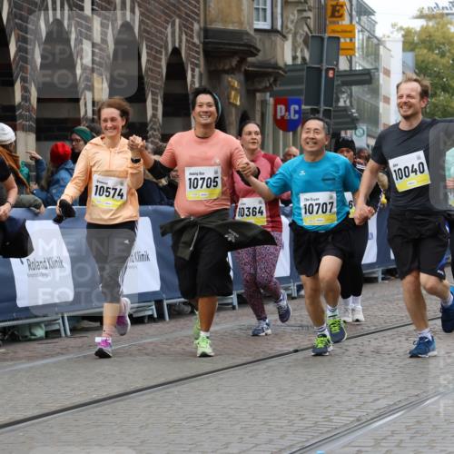 05.10.2025 - 20. swb-Marathon Bremen Strokosch-Dieckow http://msf.ph/oto/9278397 05.10.2025 11:13:40 Ziel 9242, 9899, 10040, 10364, 10433, 10574, 10705, 10707, 10957, 11060, 11068, 11264, 11385 meine-sportfotos.de