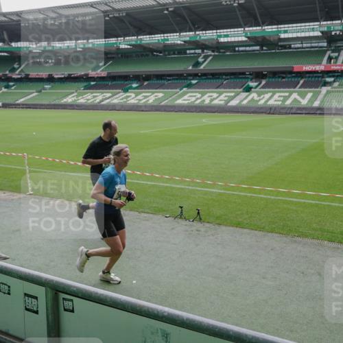 05.10.2025 - 20. swb-Marathon Bremen Michael Burmester http://msf.ph/oto/9278410 05.10.2025 12:58:58 Laufen im Stadion 219, 586, 667, 726, 988, 1229, 1503, 1516, 1598, 1619, 1716, 1843, 1854, 2496, 2663, 2734, 2797, 2922, 2941, 3141, 3252, 3254, 3467, 3573, 3615, 3791, 4095, 4113, 4486, 4522, 4783, 4827, 4909, 4967, 5123, 5214, 5261, 5530, 5584, 5722, 5808, 5878, 5891, 6007, 6030, 6113, 6374, 6561, 6624, 6672, 6675, 6882, 6944, 7038, 7169, 7185, 7262, 7311, 7312, 7550, 7813, 7976, 8214, 8247, 8355, 8379, 8539, 8972, 9024, 9112, 10526, 90, 846, 2158, 2648, 2893, 4389, 4446, 5313 meine-sportfotos.de