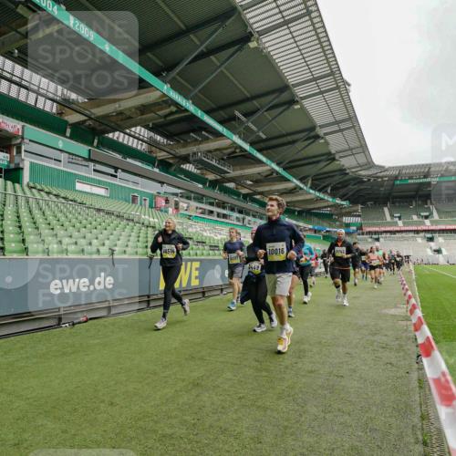 05.10.2025 - 20. swb-Marathon Bremen Michael Burmester http://msf.ph/oto/9278415 05.10.2025 10:31:06 Laufen im Stadion 7251, 7733, 9004, 9214, 9230, 9251, 9252, 9263, 9267, 9277, 9287, 9299, 9317, 9333, 9337, 9399, 9416, 9425, 9431, 9449, 9457, 9482, 9501, 9584, 9645, 9676, 9683, 9708, 9715, 9742, 9787, 9791, 9852, 9888, 9894, 9934, 9966, 9987, 10016, 10043, 10066, 10163, 10199, 10224, 10227, 10240, 10241, 10251, 10254, 10279, 10317, 10321, 10346, 10356, 10378, 10380, 10438, 10449, 10479, 10514, 10537, 10543, 10556, 10581, 10584, 10609, 10625, 10636, 10638, 10669, 7733, 9209, 9906 meine-sportfotos.de