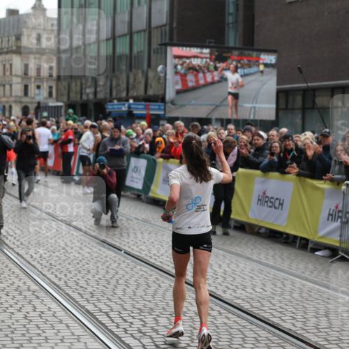 05.10.2025 - 20. swb-Marathon Bremen Yannick Fuchs http://msf.ph/oto/9278434 05.10.2025 12:40:38 Ziel 4, 351 meine-sportfotos.de