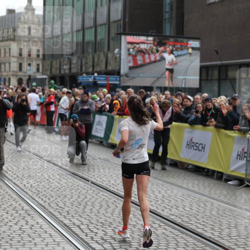 05.10.2025 - 20. swb-Marathon Bremen Yannick Fuchs http://msf.ph/oto/9278442 05.10.2025 12:40:38 Ziel 4, 351 meine-sportfotos.de