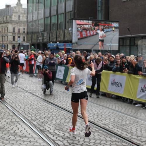 05.10.2025 - 20. swb-Marathon Bremen Yannick Fuchs http://msf.ph/oto/9278451 05.10.2025 12:40:38 Ziel 4, 351 meine-sportfotos.de
