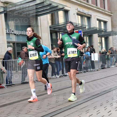 05.10.2025 - 20. swb-Marathon Bremen Strokosch-Dieckow http://msf.ph/oto/9278454 05.10.2025 11:14:59 Ziel 8844, 9441, 9643, 9767, 9768, 9959, 10647, 10976, 10984, 11112, 11113, 11293, 11635, 8844, 9441, 9643, 9767, 9768, 9959, 10647, 10976, 10984, 11112, 11113, 11293, 11635 meine-sportfotos.de