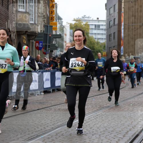 05.10.2025 - 20. swb-Marathon Bremen Strokosch-Dieckow http://msf.ph/oto/9278455 05.10.2025 11:13:43 Ziel 9242, 9899, 10040, 10364, 10574, 10705, 10707, 10957, 11060, 11068, 11264, 11385 meine-sportfotos.de