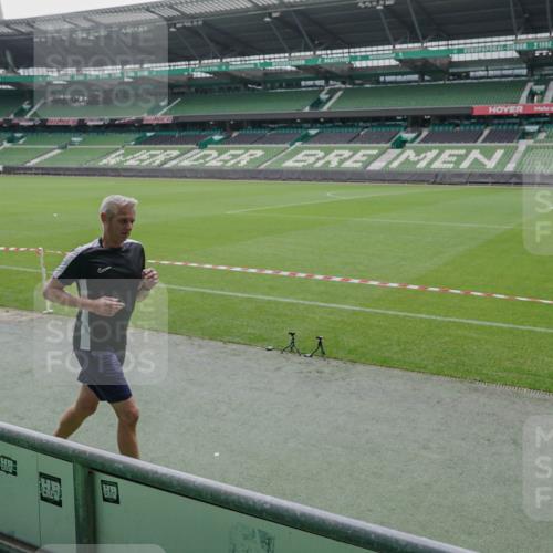 05.10.2025 - 20. swb-Marathon Bremen Michael Burmester http://msf.ph/oto/9278464 05.10.2025 12:59:04 Laufen im Stadion 27, 219, 586, 667, 726, 807, 988, 1043, 1229, 1503, 1516, 1598, 1619, 1711, 1716, 1843, 1854, 2496, 2663, 2734, 2797, 2922, 2941, 3141, 3252, 3254, 3467, 3615, 3747, 3791, 4095, 4113, 4395, 4486, 4522, 4783, 4827, 4909, 4967, 5123, 5261, 5530, 5584, 5722, 5808, 5878, 5891, 6007, 6030, 6113, 6374, 6561, 6624, 6672, 6882, 6944, 7038, 7169, 7185, 7201, 7262, 7311, 7312, 7511, 7550, 8097, 8214, 8247, 8355, 8485, 8539, 8972, 9024, 10526, 90, 846, 2158, 2893, 4389, 4446, 5313 meine-sportfotos.de