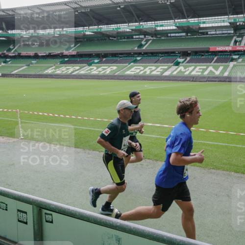 05.10.2025 - 20. swb-Marathon Bremen Michael Burmester http://msf.ph/oto/9278488 05.10.2025 12:59:07 Laufen im Stadion 27, 219, 586, 667, 726, 807, 988, 1043, 1229, 1503, 1516, 1598, 1619, 1711, 1716, 1843, 1854, 2496, 2663, 2797, 2922, 2941, 2945, 3141, 3252, 3254, 3467, 3615, 3747, 3791, 3888, 4095, 4113, 4395, 4486, 4522, 4783, 4827, 4909, 4967, 5123, 5261, 5510, 5530, 5584, 5722, 5808, 5878, 5891, 6007, 6030, 6113, 6374, 6561, 6624, 6672, 6882, 6944, 7038, 7169, 7185, 7201, 7262, 7311, 7312, 7467, 7511, 7550, 7929, 8097, 8214, 8247, 8355, 8485, 8539, 8972, 9024, 10526, 90, 846, 2158, 4446 meine-sportfotos.de
