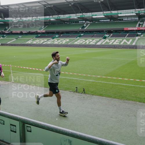 05.10.2025 - 20. swb-Marathon Bremen Michael Burmester http://msf.ph/oto/9278495 05.10.2025 12:59:09 Laufen im Stadion 27, 219, 586, 667, 726, 807, 988, 1043, 1229, 1503, 1516, 1598, 1619, 1711, 1843, 1854, 2496, 2663, 2797, 2922, 2941, 2945, 3141, 3252, 3254, 3467, 3615, 3747, 3791, 3888, 4095, 4113, 4395, 4486, 4522, 4783, 4827, 4909, 4967, 5123, 5261, 5510, 5530, 5584, 5722, 5808, 5878, 5891, 6007, 6030, 6113, 6374, 6561, 6624, 6672, 6882, 7169, 7185, 7201, 7262, 7311, 7312, 7467, 7511, 7550, 7906, 7929, 8097, 8214, 8247, 8355, 8485, 8539, 8972, 9024, 10526, 90, 846, 2158, 4446 meine-sportfotos.de