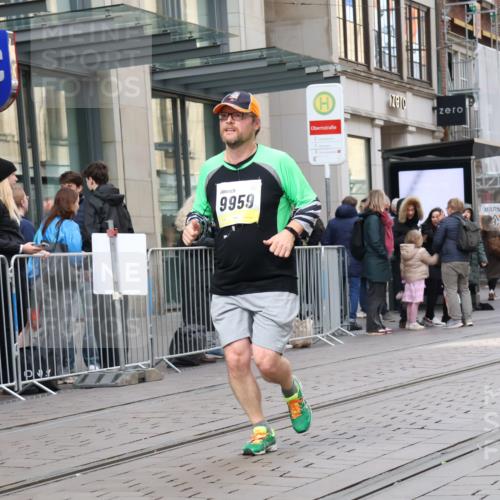 05.10.2025 - 20. swb-Marathon Bremen Strokosch-Dieckow http://msf.ph/oto/9278501 05.10.2025 11:15:01 Ziel 8844, 9441, 9643, 9767, 9768, 9959, 10976, 10984, 11112, 11113, 11293, 11635, 8844, 9441, 9643, 9767, 9768, 9959, 10976, 10984, 11112, 11113, 11293, 11635 meine-sportfotos.de
