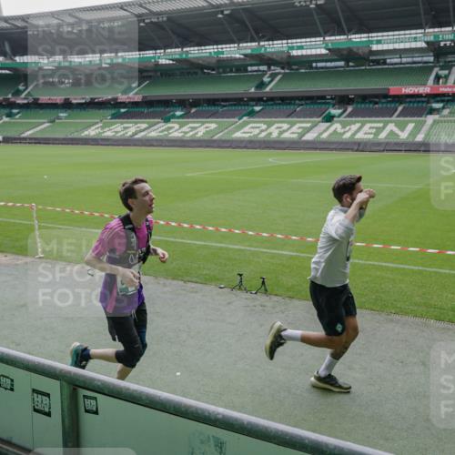 05.10.2025 - 20. swb-Marathon Bremen Michael Burmester http://msf.ph/oto/9278505 05.10.2025 12:59:10 Laufen im Stadion 27, 219, 586, 667, 726, 807, 988, 1043, 1229, 1503, 1516, 1598, 1619, 1711, 1843, 1854, 2496, 2663, 2797, 2922, 2941, 2945, 3141, 3252, 3254, 3467, 3615, 3747, 3791, 3888, 4095, 4113, 4395, 4486, 4522, 4783, 4827, 4909, 4967, 5123, 5261, 5510, 5530, 5584, 5722, 5808, 5878, 5891, 6007, 6030, 6113, 6374, 6561, 6624, 6672, 6882, 7169, 7185, 7201, 7262, 7311, 7312, 7398, 7467, 7511, 7550, 7906, 7929, 8097, 8214, 8247, 8355, 8485, 8539, 9024, 10526, 90, 4446 meine-sportfotos.de