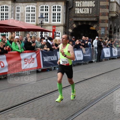 05.10.2025 - 20. swb-Marathon Bremen Yannick Fuchs http://msf.ph/oto/9278530 05.10.2025 12:40:40 Ziel 4, 351 meine-sportfotos.de