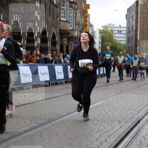 05.10.2025 - 20. swb-Marathon Bremen Strokosch-Dieckow http://msf.ph/oto/9278531 05.10.2025 11:13:45 Ziel 9242, 9899, 9946, 10040, 10364, 10574, 10671, 10705, 10707, 10842, 10957, 11060, 11068, 11264, 11385 meine-sportfotos.de