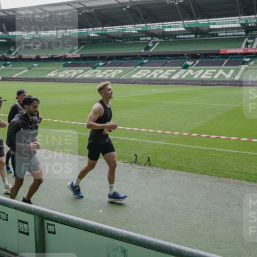 05.10.2025 - 20. swb-Marathon Bremen Michael Burmester http://msf.ph/oto/9278537 05.10.2025 12:59:15 Laufen im Stadion 27, 99, 219, 226, 586, 667, 807, 1043, 1229, 1516, 1598, 1619, 1711, 1843, 1854, 2496, 2663, 2797, 2941, 2945, 3086, 3087, 3141, 3252, 3615, 3747, 3791, 3888, 4095, 4113, 4380, 4395, 4486, 4522, 4783, 4827, 4909, 4967, 5123, 5510, 5530, 5584, 5722, 5808, 5878, 5891, 6007, 6030, 6113, 6374, 6561, 6624, 6672, 6882, 7169, 7185, 7201, 7262, 7311, 7312, 7398, 7421, 7467, 7511, 7550, 7906, 7929, 8097, 8214, 8247, 8355, 8372, 8485, 8539, 8981, 9024, 9072, 10526, 90, 726 meine-sportfotos.de