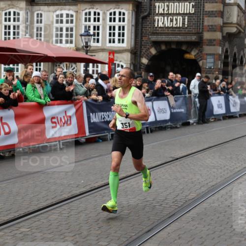 05.10.2025 - 20. swb-Marathon Bremen Yannick Fuchs http://msf.ph/oto/9278543 05.10.2025 12:40:40 Ziel 4, 351 meine-sportfotos.de
