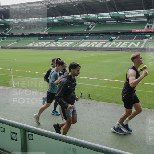 05.10.2025 - 20. swb-Marathon Bremen Michael Burmester http://msf.ph/oto/9278549 05.10.2025 12:59:16 Laufen im Stadion 27, 99, 219, 226, 586, 667, 807, 1043, 1229, 1516, 1598, 1619, 1711, 1843, 1854, 2496, 2663, 2797, 2941, 2945, 3086, 3087, 3141, 3252, 3615, 3747, 3791, 3888, 4095, 4113, 4380, 4395, 4486, 4522, 4783, 4827, 4909, 4967, 5123, 5510, 5530, 5584, 5722, 5808, 5878, 5891, 6007, 6030, 6113, 6374, 6561, 6624, 6672, 6882, 7169, 7185, 7201, 7262, 7311, 7312, 7398, 7421, 7467, 7511, 7550, 7906, 7929, 8097, 8214, 8247, 8355, 8372, 8485, 8539, 8981, 9024, 9072, 10526, 726 meine-sportfotos.de