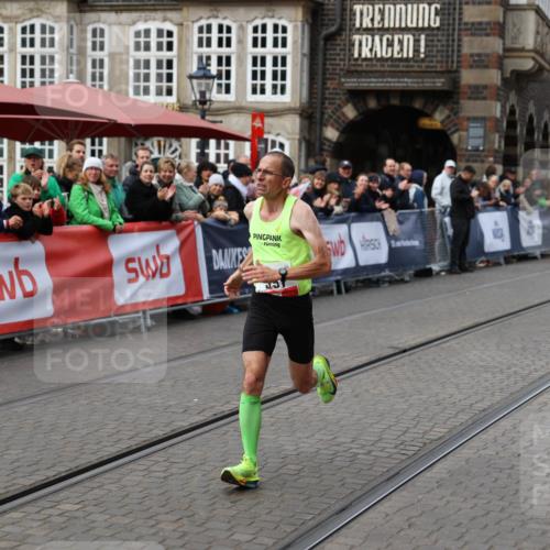 05.10.2025 - 20. swb-Marathon Bremen Yannick Fuchs http://msf.ph/oto/9278550 05.10.2025 12:40:40 Ziel 4, 351 meine-sportfotos.de
