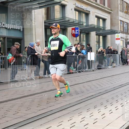 05.10.2025 - 20. swb-Marathon Bremen Strokosch-Dieckow http://msf.ph/oto/9278557 05.10.2025 11:15:02 Ziel 8844, 9441, 9643, 9767, 9768, 9959, 10976, 10984, 11112, 11113, 11293, 11635, 8844, 9441, 9643, 9767, 9768, 9959, 10976, 10984, 11112, 11113, 11293, 11635 meine-sportfotos.de