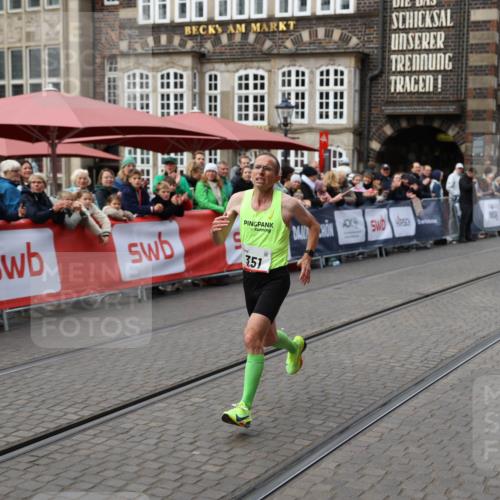 05.10.2025 - 20. swb-Marathon Bremen Yannick Fuchs http://msf.ph/oto/9278574 05.10.2025 12:40:40 Ziel 4, 351 meine-sportfotos.de