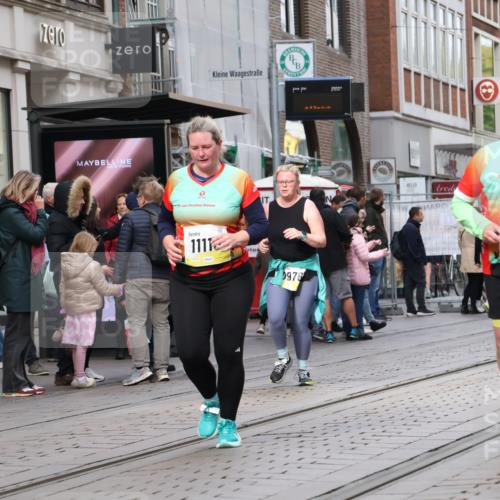 05.10.2025 - 20. swb-Marathon Bremen Strokosch-Dieckow http://msf.ph/oto/9278581 05.10.2025 11:15:04 Ziel 8844, 9441, 9643, 9767, 9768, 9959, 10976, 11112, 11113, 11293, 8844, 9441, 9643, 9767, 9768, 9959, 10976, 11112, 11113, 11293 meine-sportfotos.de