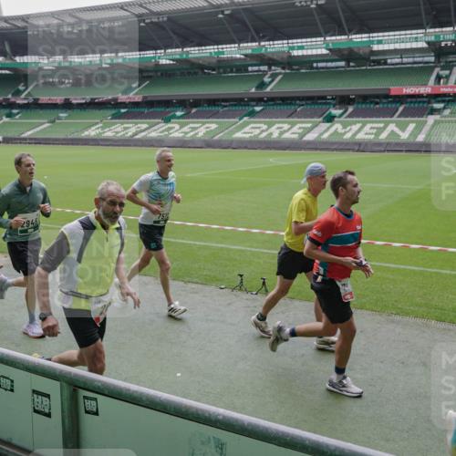 05.10.2025 - 20. swb-Marathon Bremen Michael Burmester http://msf.ph/oto/9278601 05.10.2025 12:59:20 Laufen im Stadion 27, 99, 219, 226, 586, 667, 807, 1043, 1229, 1516, 1598, 1711, 1843, 1854, 2496, 2663, 2797, 2941, 2945, 3086, 3087, 3141, 3615, 3747, 3791, 3888, 4095, 4113, 4380, 4395, 4486, 4522, 4536, 4783, 4827, 4909, 4967, 5123, 5493, 5510, 5530, 5584, 5722, 5808, 5878, 5891, 6007, 6030, 6374, 6561, 6624, 6882, 7169, 7185, 7201, 7262, 7311, 7312, 7398, 7421, 7467, 7511, 7550, 7906, 7929, 8097, 8214, 8247, 8355, 8372, 8485, 8539, 8981, 9024, 9072, 10526, 726 meine-sportfotos.de