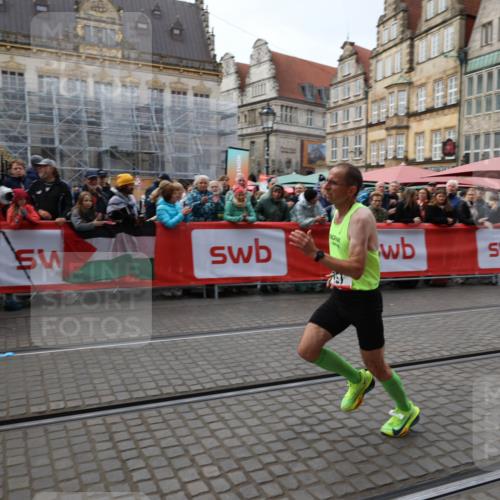 05.10.2025 - 20. swb-Marathon Bremen Yannick Fuchs http://msf.ph/oto/9278627 05.10.2025 12:40:41 Ziel 4, 351 meine-sportfotos.de