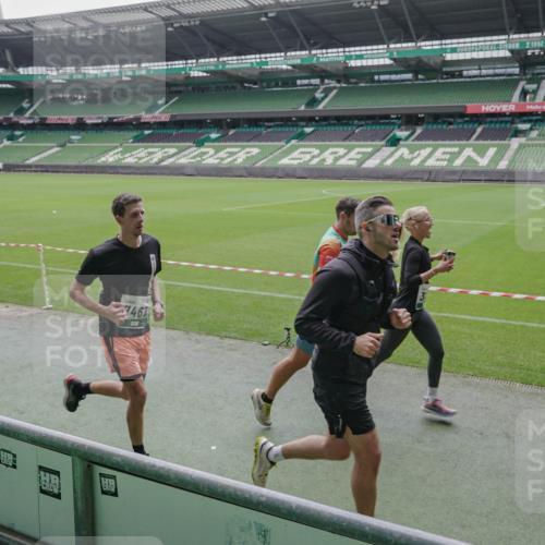 05.10.2025 - 20. swb-Marathon Bremen Michael Burmester http://msf.ph/oto/9278629 05.10.2025 12:59:21 Laufen im Stadion 27, 99, 219, 226, 586, 667, 807, 1043, 1229, 1516, 1598, 1711, 1843, 1854, 2496, 2663, 2797, 2941, 2945, 3086, 3087, 3141, 3615, 3747, 3791, 3888, 4095, 4113, 4380, 4395, 4486, 4522, 4536, 4827, 4909, 4967, 5123, 5493, 5510, 5530, 5584, 5722, 5808, 5878, 5891, 6007, 6030, 6374, 6561, 6624, 6882, 7169, 7185, 7201, 7262, 7311, 7312, 7398, 7421, 7467, 7511, 7550, 7906, 7929, 8097, 8214, 8247, 8355, 8372, 8485, 8539, 8981, 9024, 9072, 10526, 726 meine-sportfotos.de