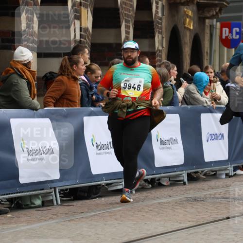 05.10.2025 - 20. swb-Marathon Bremen Strokosch-Dieckow http://msf.ph/oto/9278645 05.10.2025 11:13:48 Ziel 7014, 7410, 9946, 10671, 10756, 10842, 11060, 11068, 11652, 11653 meine-sportfotos.de