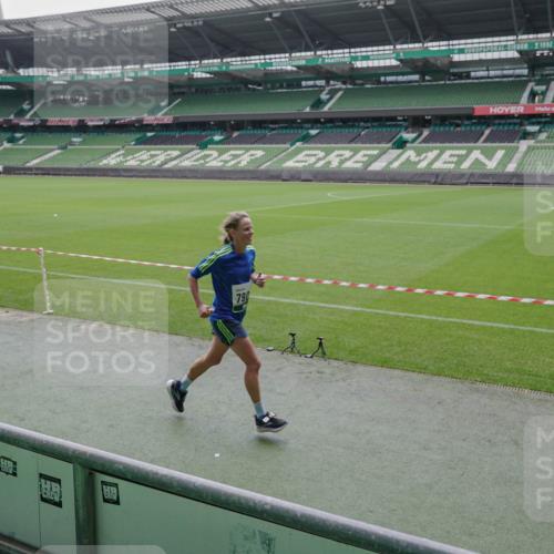 05.10.2025 - 20. swb-Marathon Bremen Michael Burmester http://msf.ph/oto/9278647 05.10.2025 12:59:24 Laufen im Stadion 27, 99, 219, 226, 586, 667, 807, 1043, 1229, 1516, 1598, 1711, 1843, 1854, 2496, 2663, 2782, 2797, 2941, 2945, 3086, 3087, 3141, 3747, 3791, 3888, 4095, 4113, 4380, 4395, 4486, 4536, 4827, 4909, 4967, 5123, 5493, 5510, 5530, 5584, 5722, 5808, 5891, 6007, 6030, 6374, 6439, 6561, 6624, 6882, 7169, 7185, 7201, 7262, 7311, 7312, 7398, 7421, 7467, 7511, 7550, 7906, 7929, 8097, 8214, 8247, 8355, 8372, 8485, 8539, 8981, 9024, 9072, 10526, 726 meine-sportfotos.de