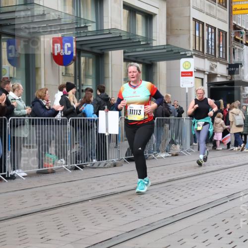 05.10.2025 - 20. swb-Marathon Bremen Strokosch-Dieckow http://msf.ph/oto/9278653 05.10.2025 11:15:06 Ziel 8844, 9441, 9643, 9767, 9768, 9959, 10976, 11112, 11113, 8844, 9441, 9643, 9767, 9768, 9959, 10976, 11112, 11113 meine-sportfotos.de
