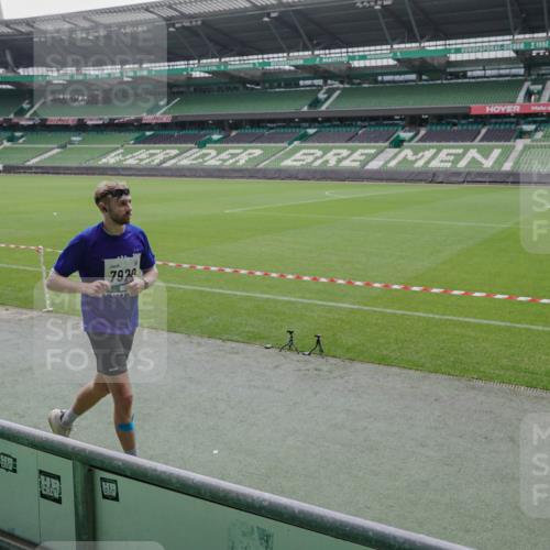 05.10.2025 - 20. swb-Marathon Bremen Michael Burmester http://msf.ph/oto/9278654 05.10.2025 12:59:27 Laufen im Stadion 27, 99, 219, 226, 586, 667, 807, 1043, 1229, 1516, 1598, 1711, 1843, 1854, 2496, 2663, 2782, 2797, 2866, 2941, 2945, 3086, 3087, 3141, 3592, 3747, 3888, 4095, 4113, 4380, 4395, 4486, 4536, 4827, 4909, 4967, 5123, 5493, 5510, 5530, 5584, 5722, 5808, 5891, 6007, 6030, 6374, 6439, 6561, 6624, 6882, 7169, 7185, 7201, 7262, 7311, 7312, 7398, 7421, 7467, 7511, 7550, 7906, 7929, 8097, 8214, 8247, 8355, 8372, 8485, 8539, 8699, 8981, 9024, 9072, 10526, 726 meine-sportfotos.de