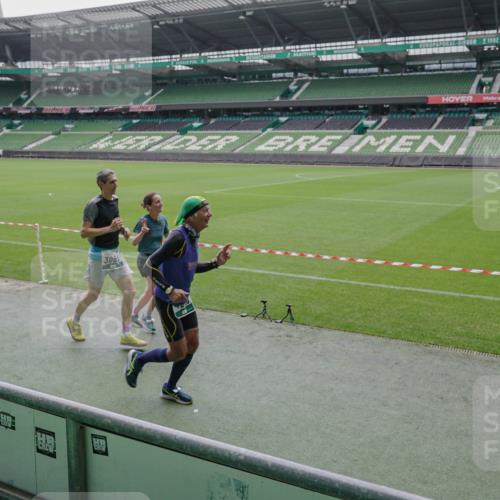05.10.2025 - 20. swb-Marathon Bremen Michael Burmester http://msf.ph/oto/9278663 05.10.2025 12:59:29 Laufen im Stadion 27, 99, 219, 226, 586, 667, 807, 1043, 1229, 1516, 1598, 1711, 1843, 1854, 2663, 2782, 2797, 2866, 2941, 2945, 3086, 3087, 3141, 3592, 3747, 3888, 4095, 4113, 4380, 4395, 4486, 4536, 4827, 4909, 4967, 5123, 5493, 5510, 5530, 5584, 5722, 5808, 5891, 6030, 6374, 6439, 6561, 6624, 6882, 7169, 7185, 7201, 7262, 7311, 7312, 7398, 7421, 7467, 7511, 7550, 7906, 7929, 8097, 8214, 8247, 8258, 8355, 8372, 8485, 8699, 8981, 9024, 9072, 10526, 726 meine-sportfotos.de